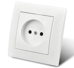 Enchufe de pared blanco