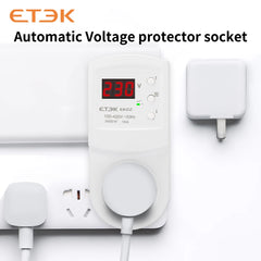 Enchufe protector de sobretensión ETEK EKCZ con pantalla LED y rearme automático